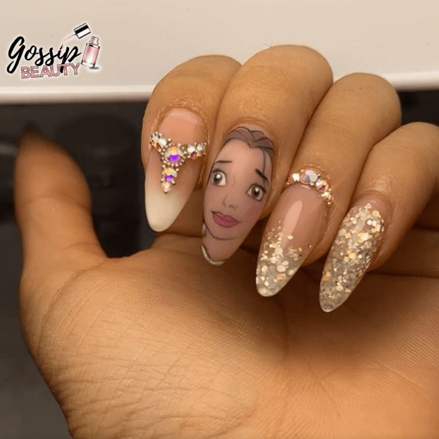C'est une pose d'ongles en gel sur capsule avec nail art disney de belle et la bete réalisé à Poitiers dans l'institut Gossip Beauty